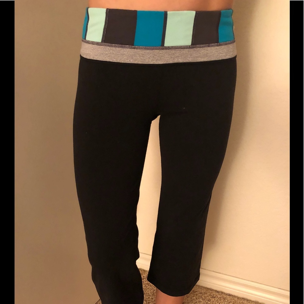 🍋Lululemon reversible crops. Size 4